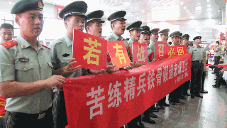 【动图】摘下军衔的那一刻，泪水……