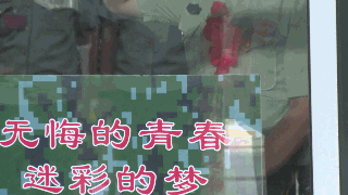 【动图】摘下军衔的那一刻，泪水……