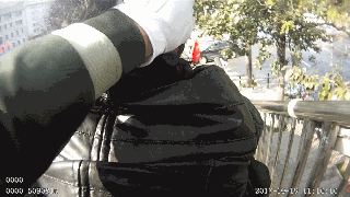 北京武警官兵紧急救助重伤老人