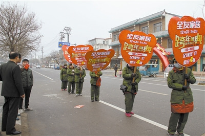 社会人员穿78式军服做广告人武部予以收缴（图）