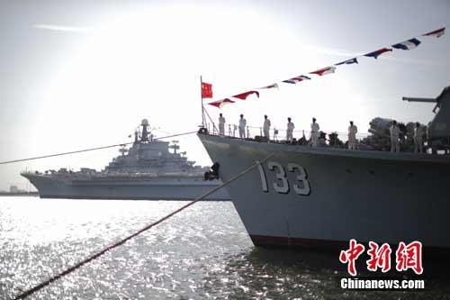 中国第一代导弹驱逐舰退役 加入天津航母公园