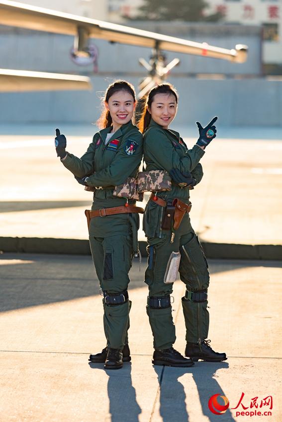 时隔4年空军再招35名女飞行员