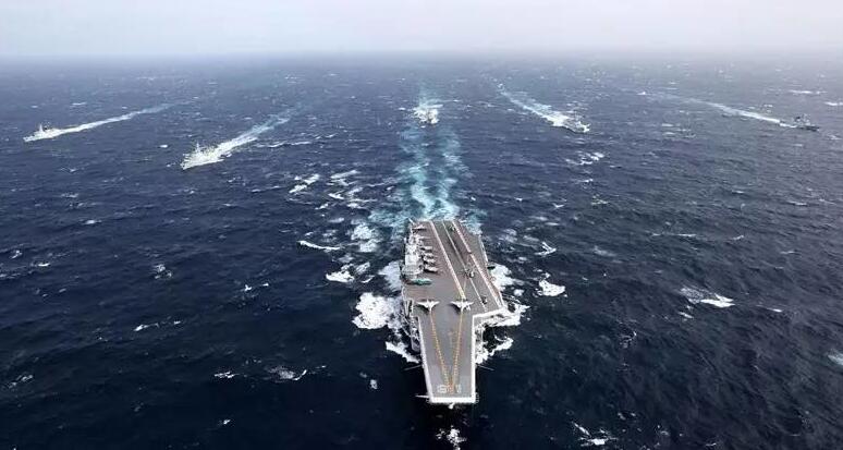 辽宁舰低速通过台湾海峡 台军出动军舰战机跟