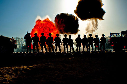 特战玫瑰:走进女特种兵部队 _军旅人生 _光明网