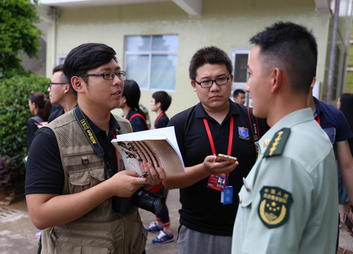 拼速度拼角度拼激情 记者编辑在路上──同心