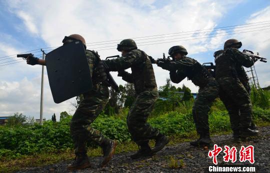 国防部回应热点：武警部队根本职能属性没有变化