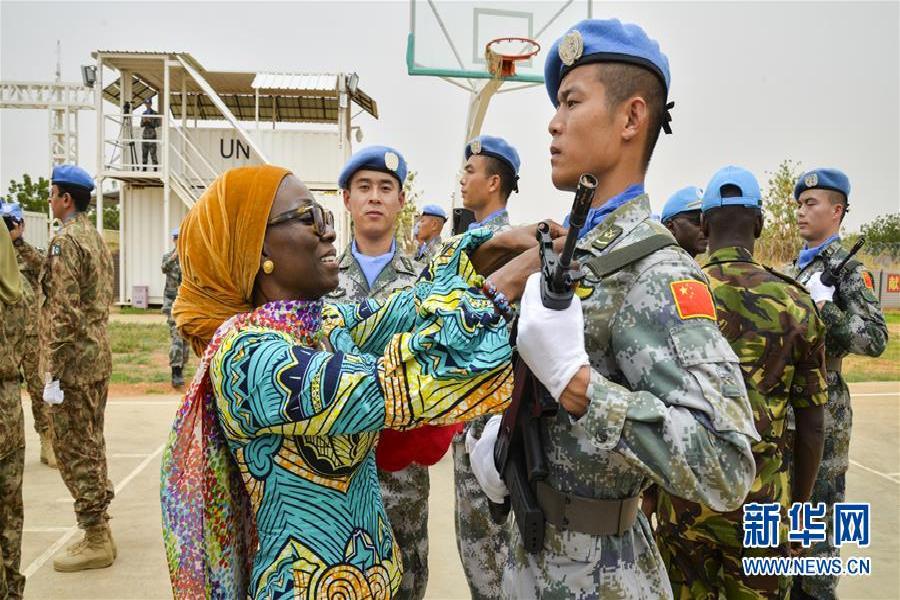 中非和平安全论坛非方代表在我军部队参观