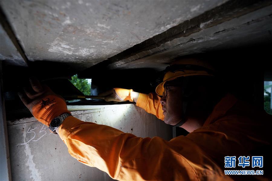 上海武警:高温酷暑练精兵