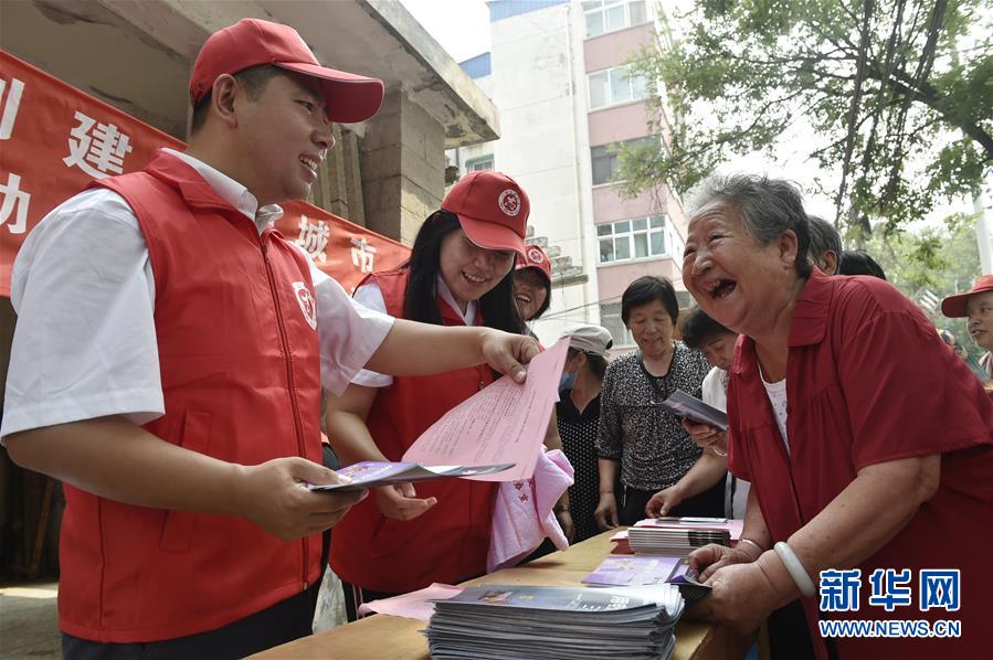 上海武警:高温酷暑练精兵