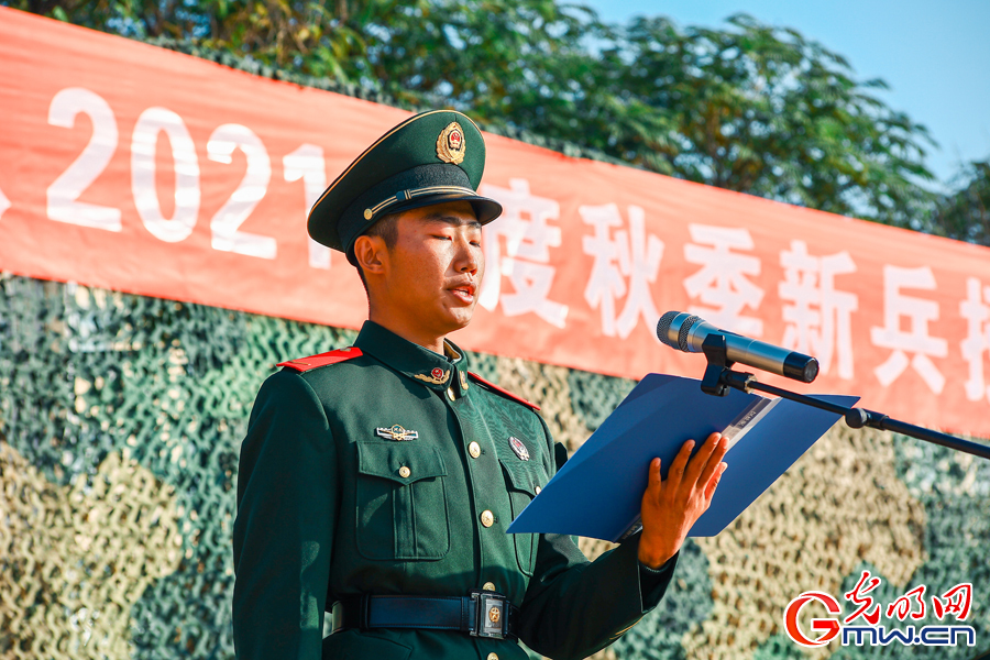武警河南总队举行新兵授衔仪式高光时刻新战友的军营成人礼