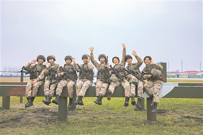 走近空降兵某旅雷神突击队女子特战小队