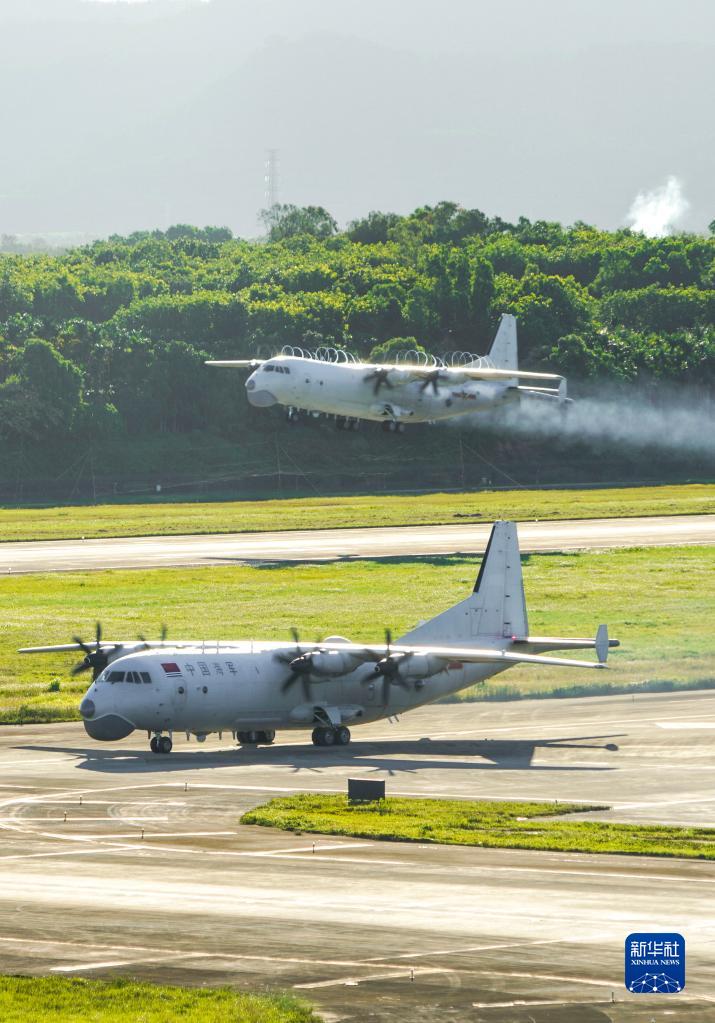 中国海军航空兵初步实现从岸基向舰基跨越发展