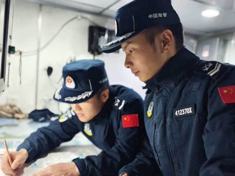 一片海疆，双份戎装