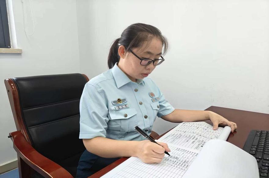 一片海疆，双份戎装