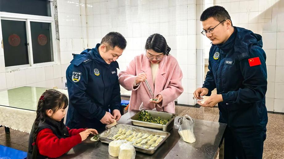 他们在国门前为祖国“守岁”