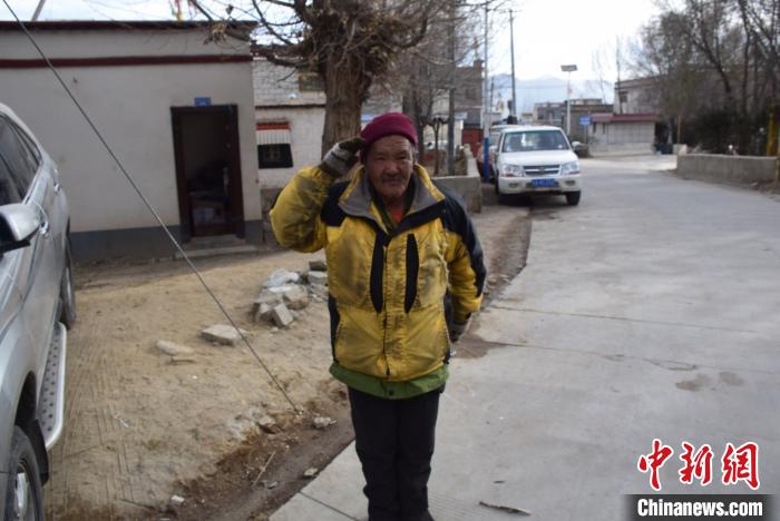 寒冬送温暖 驻藏官兵走访慰问驻地民众