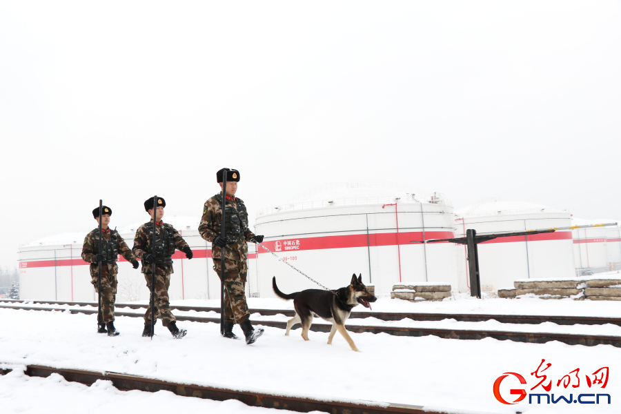 武警北京总队执勤第六支队：坚守哨位 奋战风雪最前线