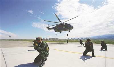 武警某部直升机支队着力提升联合反恐作战能力