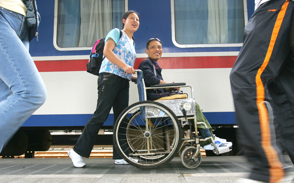 中国退役军人丨秦华：一级伤残军人轮椅上的家庭梦想