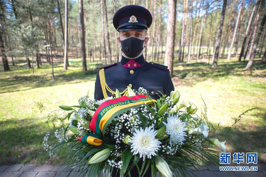 立陶宛举行活动纪念反法西斯战争胜利75周年