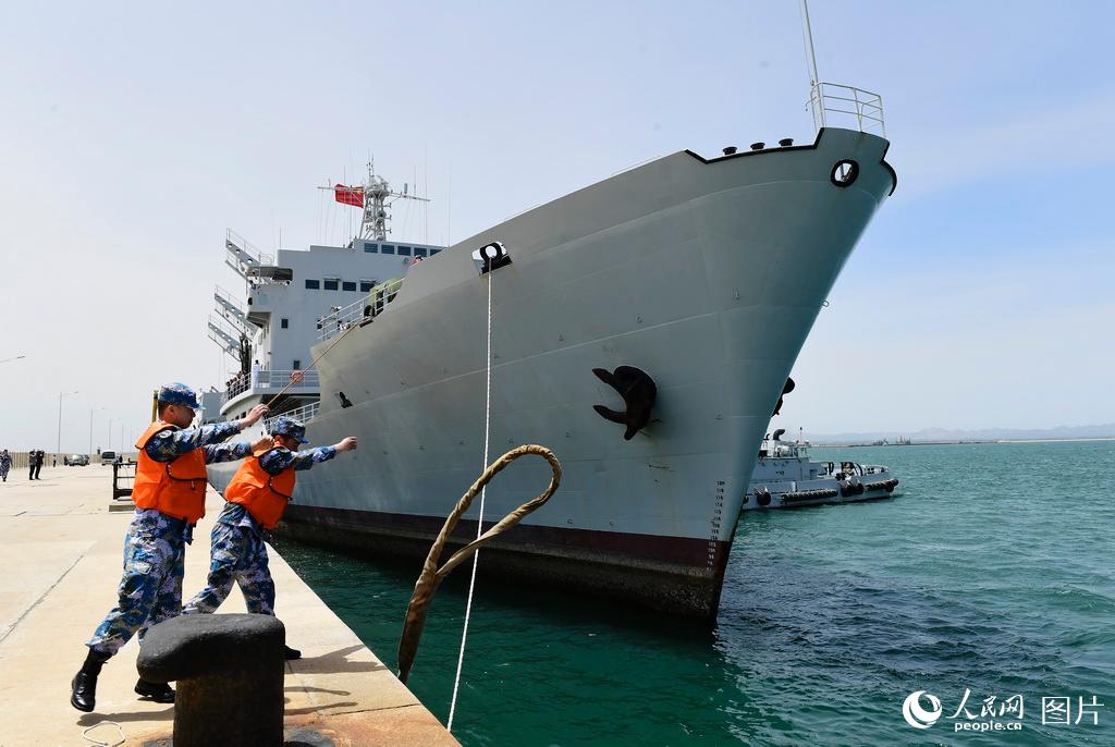 “中华补给第一舰”洪泽湖舰退役移交海军诞生地纪念馆