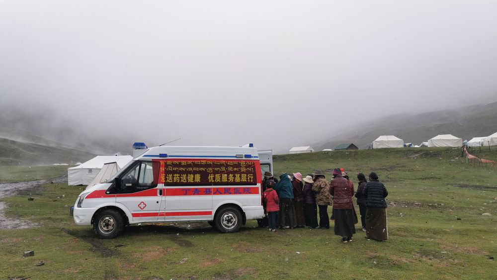 解放军总医院第五医学中心援藏医疗队在牧区开展义诊活动