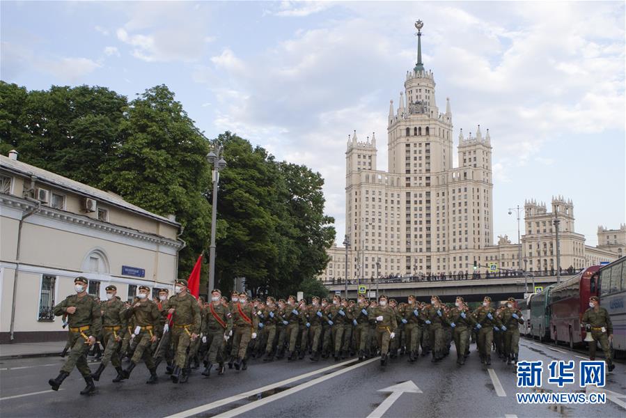 俄罗斯举行纪念卫国战争胜利75周年阅兵式彩排