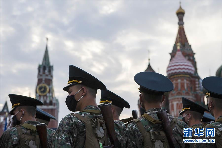 俄罗斯举行纪念卫国战争胜利75周年阅兵式彩排