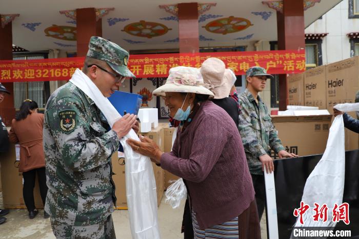 西藏军区某工化旅持续赴拉萨乡村送帮扶