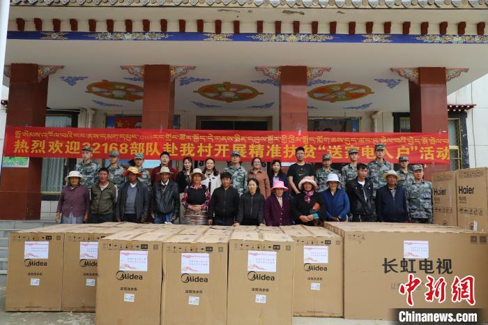 西藏军区某工化旅持续赴拉萨乡村送帮扶