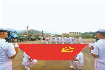 信念如磐，鲜红党旗指引强军征程