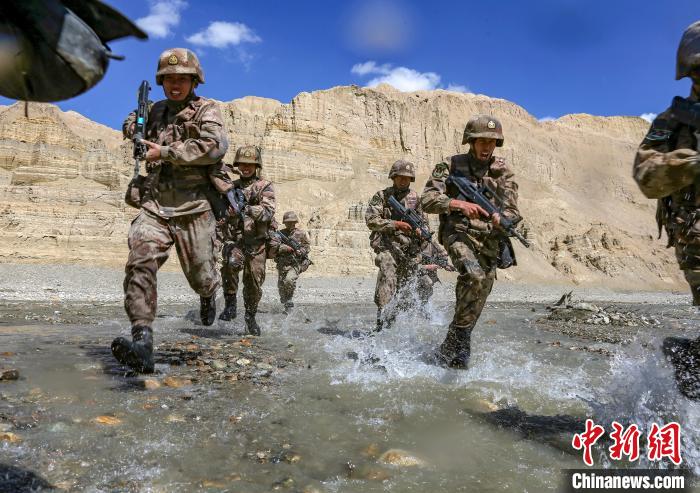 西藏阿里军分区开展实战化演练 锤炼兵力