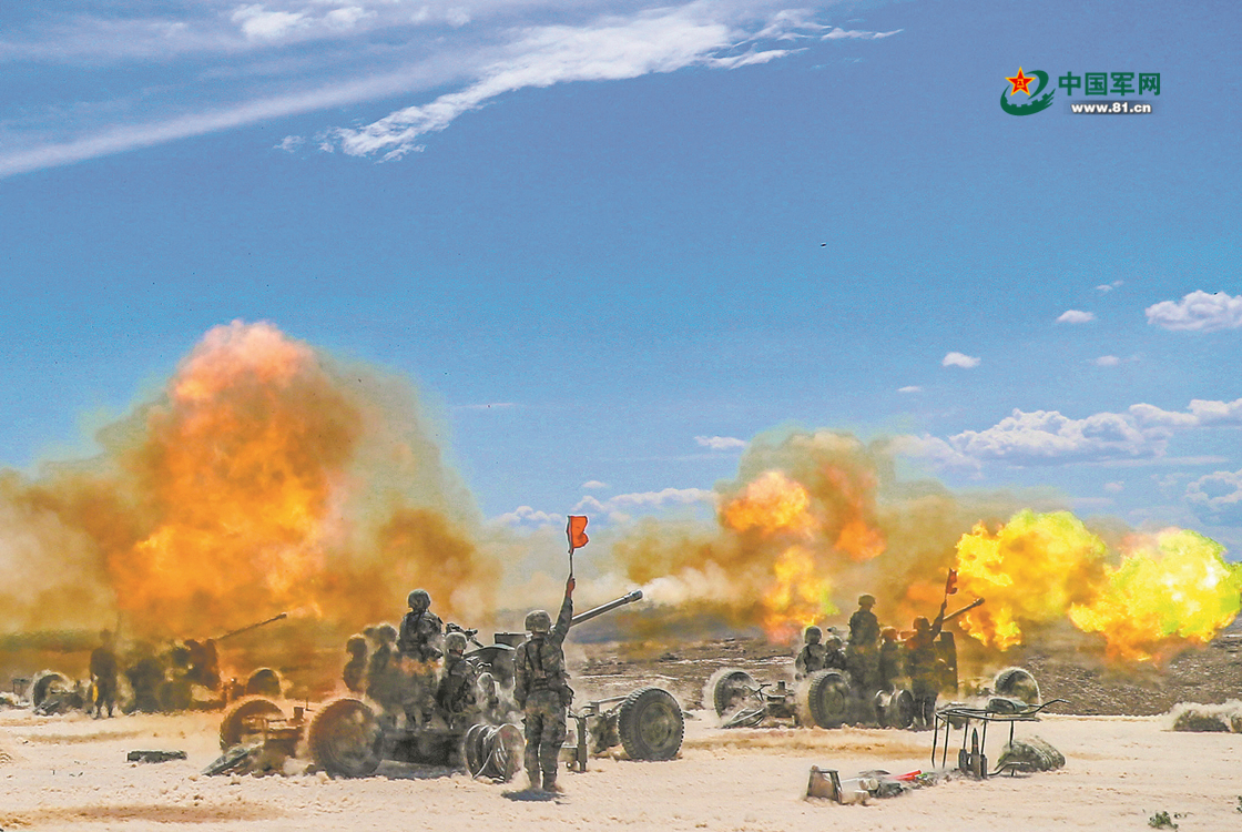 鏖战戈壁织天网——新疆军区某火力团实装实弹演习影像
