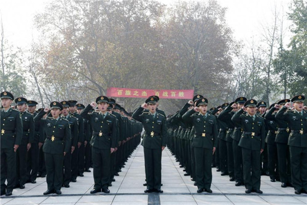 第83集团军某旅举行“特级英雄”杨根思牺牲70周年纪念活动