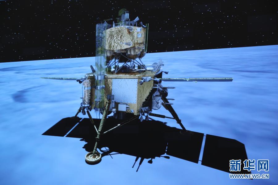 嫦娥五号探测器实施动力下降并成功着陆