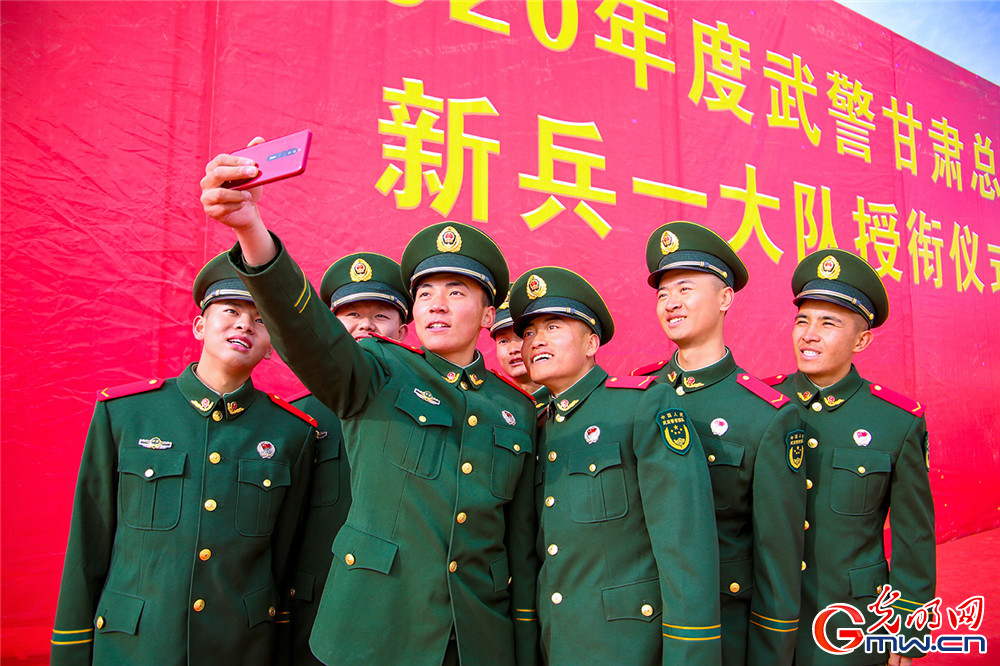 武警甘肃总队新兵一大队举行2020年度新兵授衔仪式