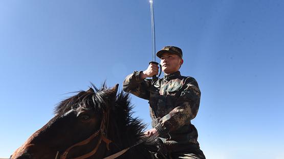揭秘中国战略导弹部队唯一骑兵分队：巡逻雪山之巅警戒外围安全