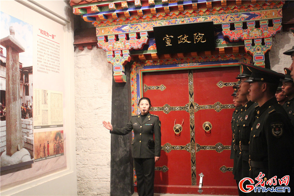 追寻足迹续传统 缅怀先烈当自强——西藏军区某团组织新入藏士兵参观西藏军区军史馆