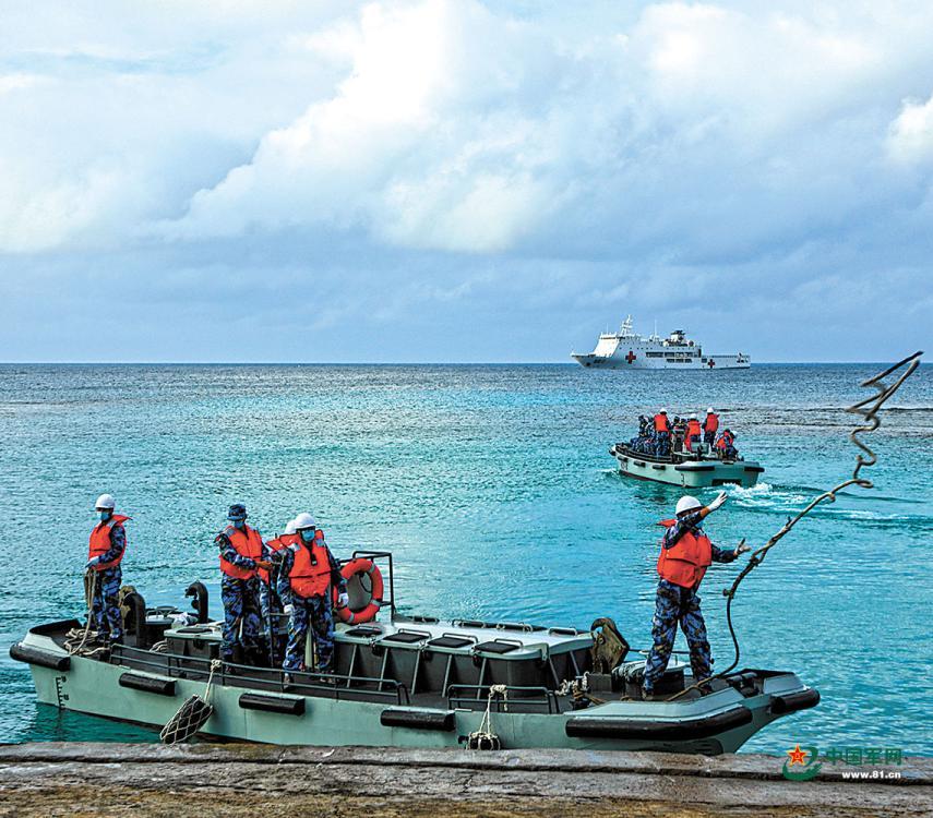 南部战区海军某基地组织海上医疗救护训练影像