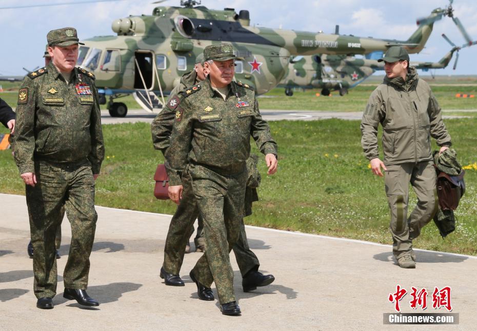 俄罗斯在克里米亚举行大型军事演习