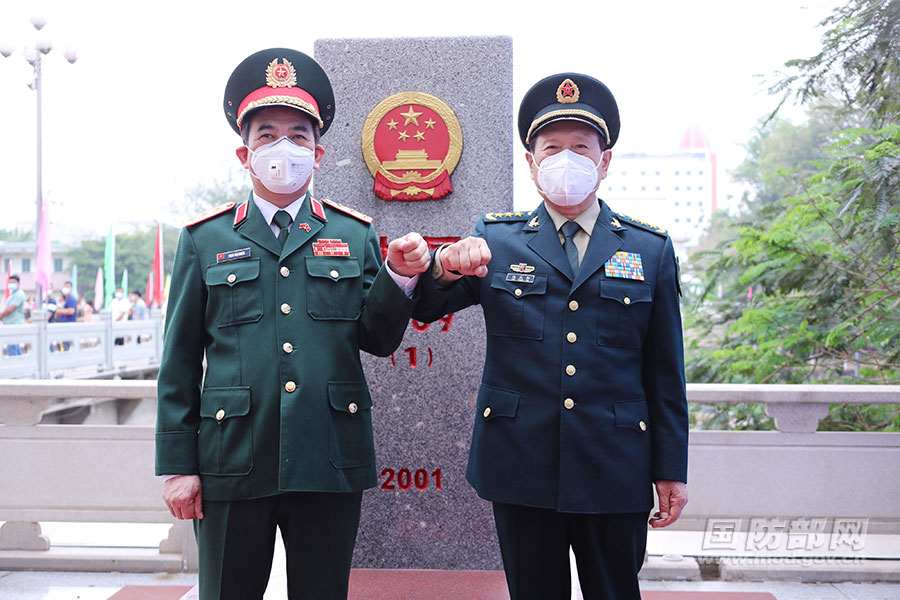 中越举行第六次边境国防友好交流活动 魏凤和与越南国防部长潘文江出席