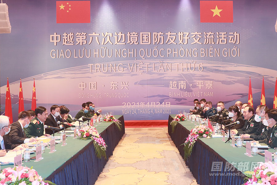 中越举行第六次边境国防友好交流活动 魏凤和与越南国防部长潘文江出席