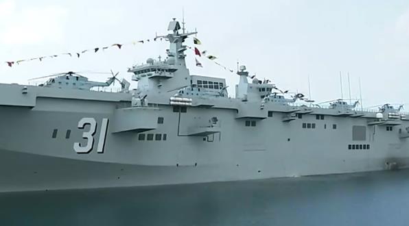 外媒关注中国海军同时服役三艘主力舰艇：世界领先