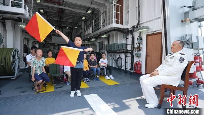 上海军地联手打造国防教育特别节目“听将军爷爷讲故事”