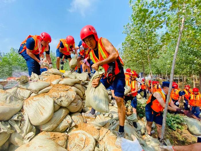 JN江南体育消防救援队伍参加河南防汛救灾工作综述：永远做党和人民的忠诚卫士(图1)