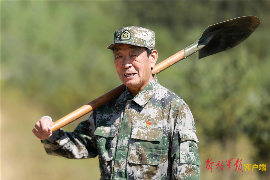 “绿化将军”张连印，18年义务植树誓把荒山变绿洲
