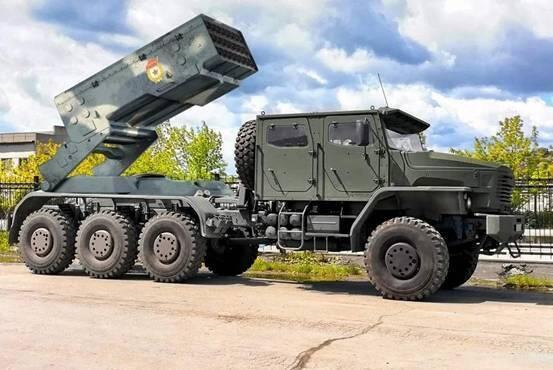 俄媒：首批TOS-2新一代“重型喷火系统”将在年底前交付俄军