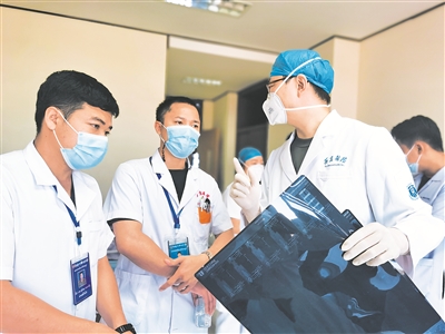 我第6批援老医疗专家组服务当地民众纪事