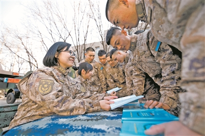 基层部队深入改进作风主动服务官兵的一组报道