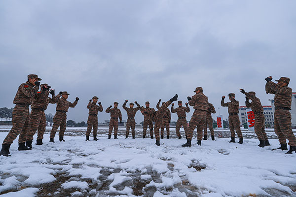 战鼓催春虎气盈盈一组激燃雪中练兵图带你感受雪中军营